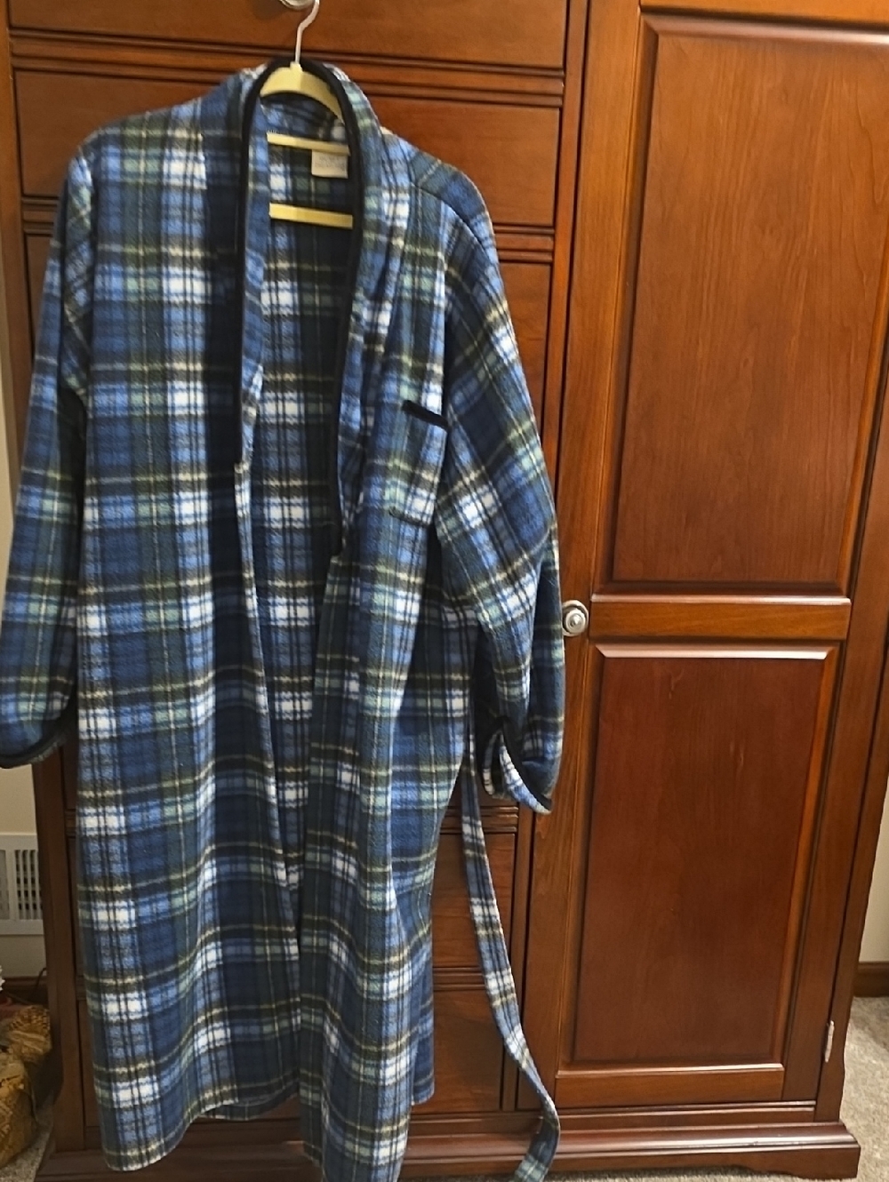 Secret Treasures Blue and Green Plaid Fleece Robe